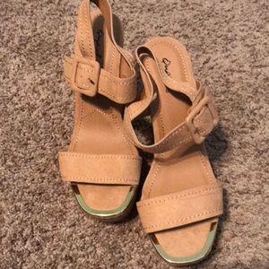 💕BRAND NEW💕Tan sandals with cork heels